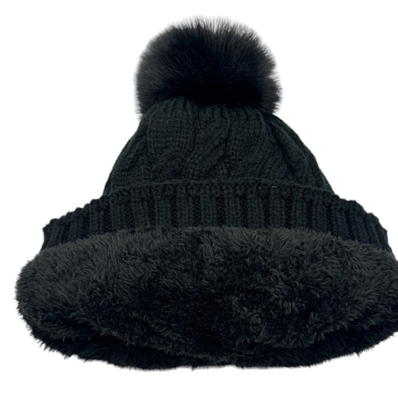 BLACK Cable Knit Beanie with Faux Fur Pom pom - Picture 6 of 7